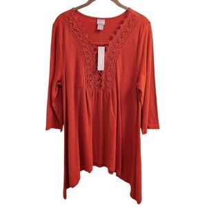 NWT Chicos Tunic Lace Front Sharkbite Hi-Low BlouseTop 3/4 Sleeve 8 Rich Paprika